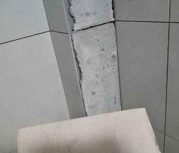 铜陵市瓷砖空鼓维修公司分享下厨房瓷砖脱落的补救措施。